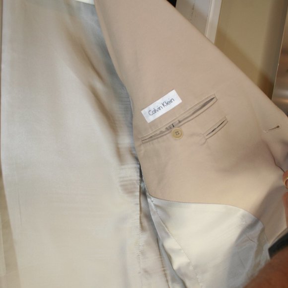 100% Cotton Cream Calvin Klein Suit - Picture 4 of 8